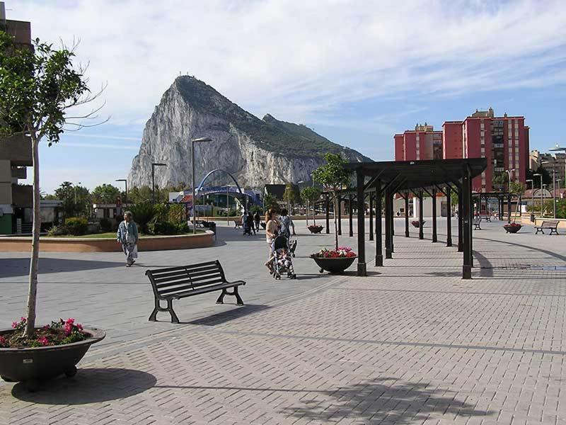 Practico Apartamento A 5 Min Andando De Gibraltar Y El Centro, Frente Al Mar La Línea de la Concepción Exterior foto